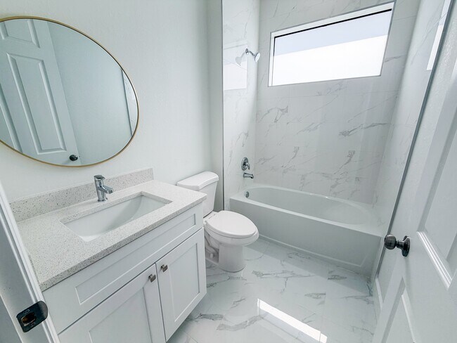 Building Photo - 1227 SE 3rd Ave