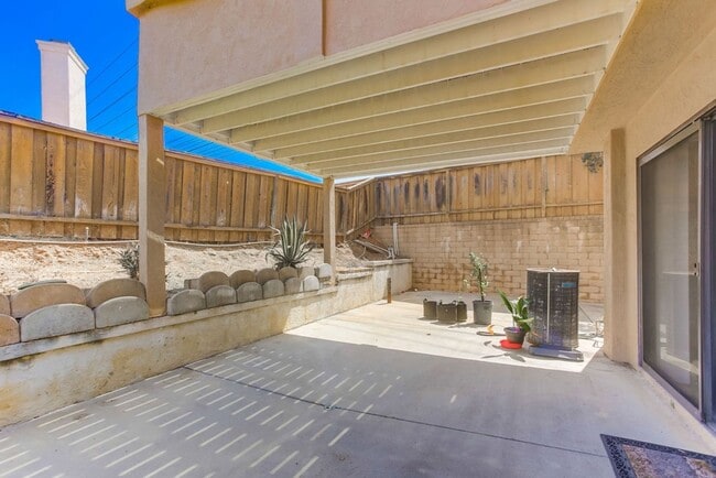 Building Photo - Charming Two Story 3 BR Home Available Mid June!