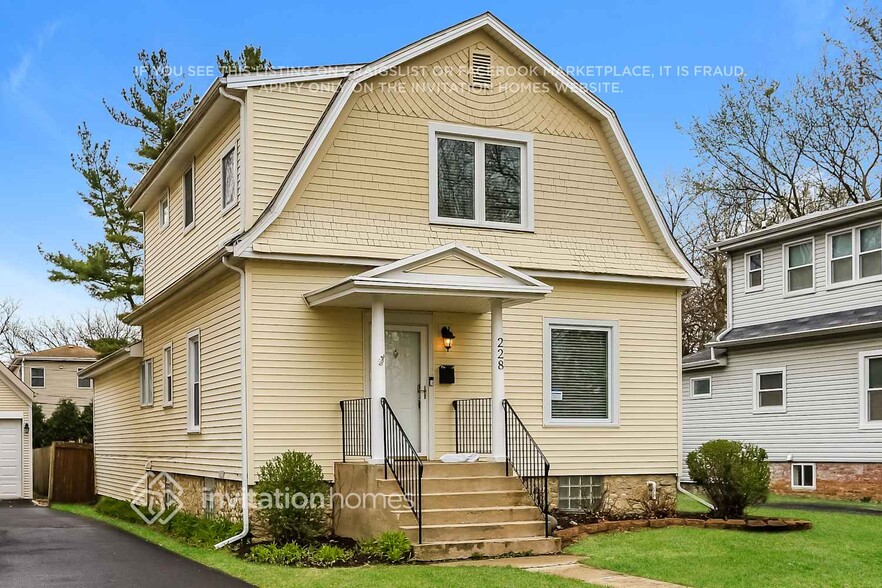 Building Photo - 228 S Hickory Ave