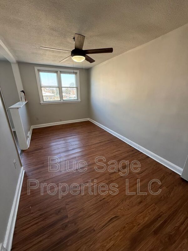 Building Photo - 319 S Church St