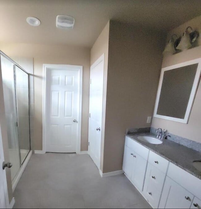 Building Photo - 213 Mary Max Cir