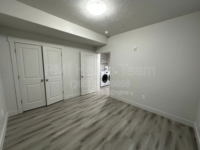 Building Photo - 2874 Kiesel Ave