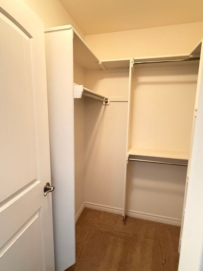 Building Photo - GORGEOUS 3Bed 2Bath 3Car Garage in NorthEast GJ!!!!!