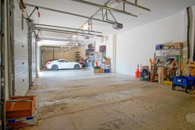 Building Photo - 325 Hay St
