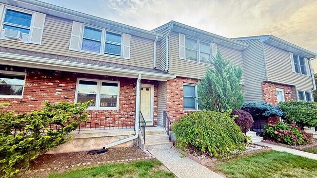 Building Photo - 9 St Marc Cir