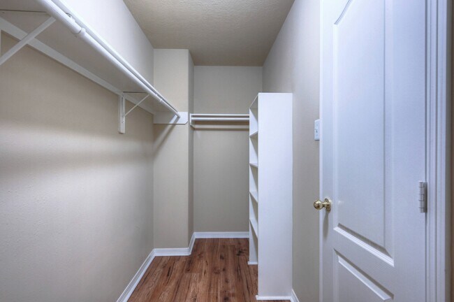 Building Photo - 21803 Manor Ct Dr