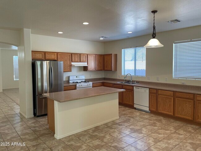 Building Photo - 13953 N 159th Dr