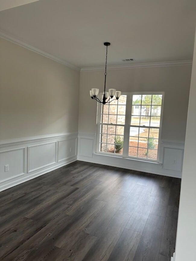 Building Photo - FOR RENT