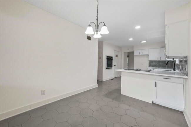 Building Photo - 3936 Piedmont Rd