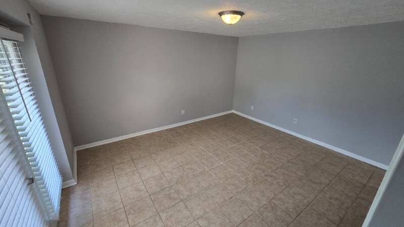 Building Photo - 825 Bradley Cir