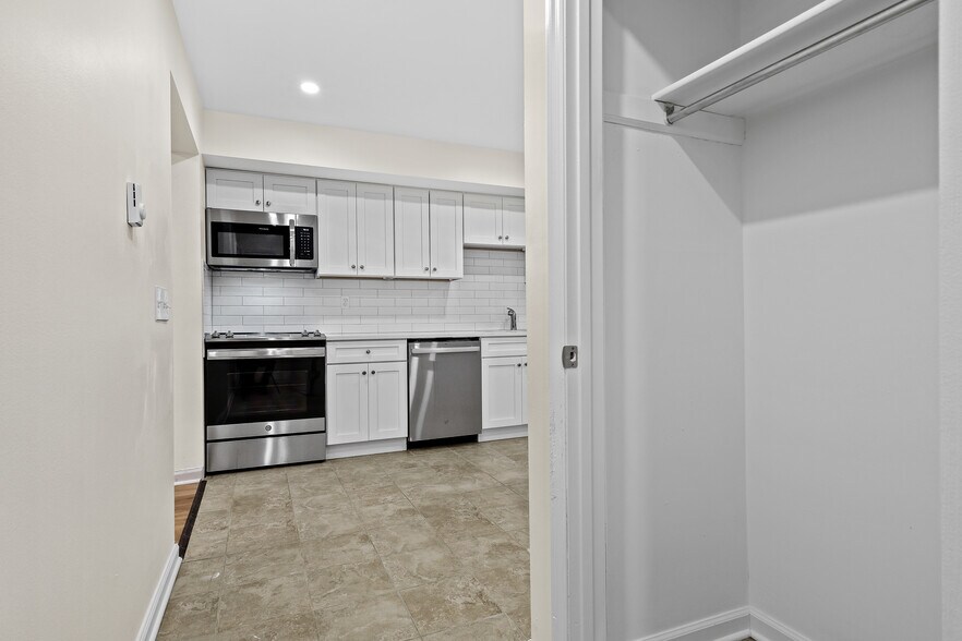 Building Photo - 5 Horizon View Dr W