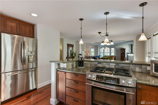 Building Photo - Stunning 3 Bed 2.5 Bath Home in Fremont