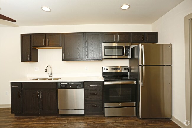 STUDIO - 500 SF -KITCHEN - 2106 Bennett Ave