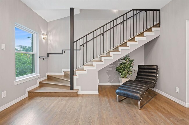 Building Photo - 2110 Travis Heights Blvd