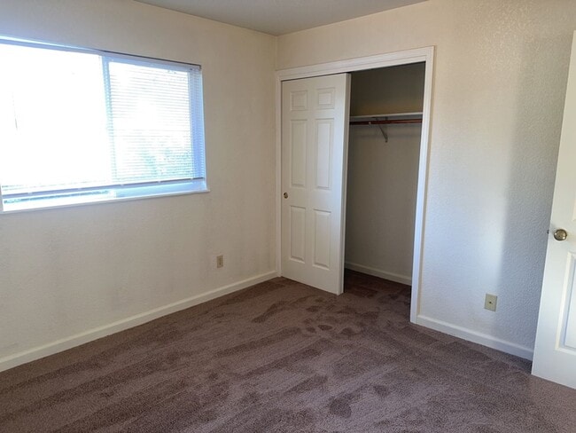 Building Photo - 3 Bedroom 2 Bath Home Located in the Cutten/Ridgewood Area