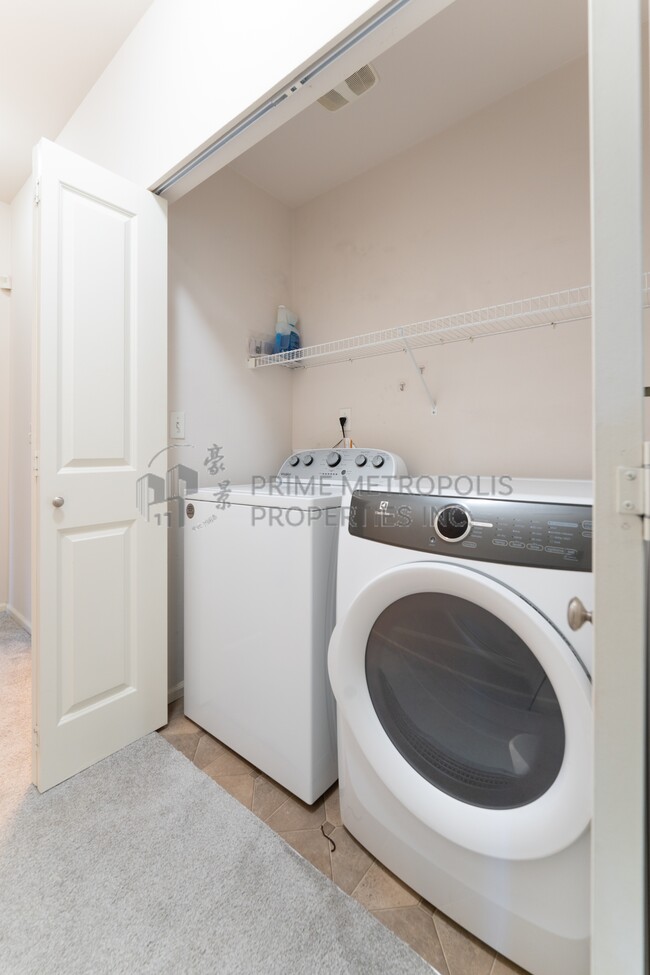 Building Photo - 21026 40th Pl S