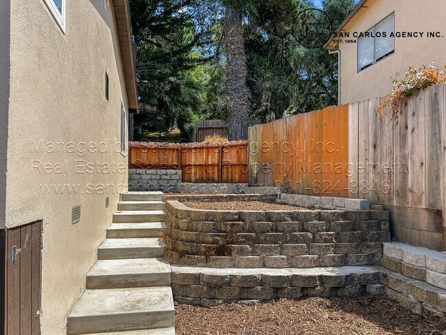 Building Photo - Three Bedroom Three Bath Home in Monterey with Ocean Views