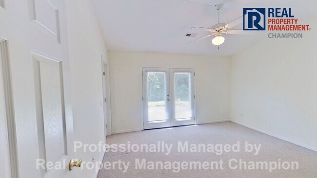 Building Photo - 627 Tabor Ln