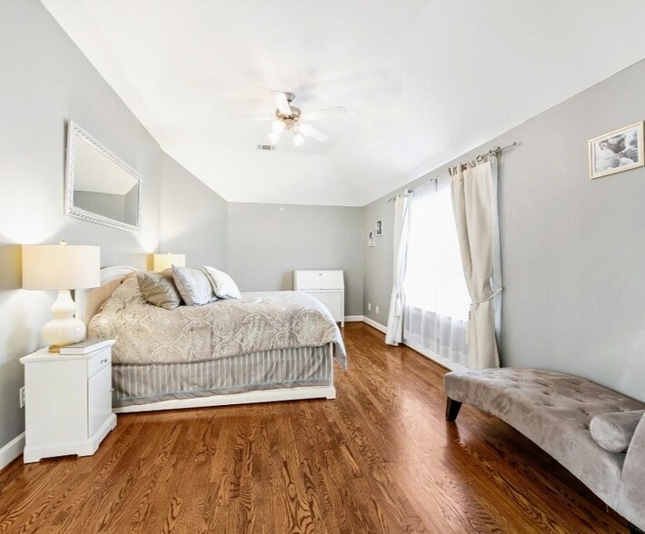 Building Photo - 548 Westcross St