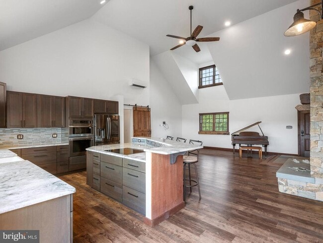 Building Photo - 42 Pine Grove Ln