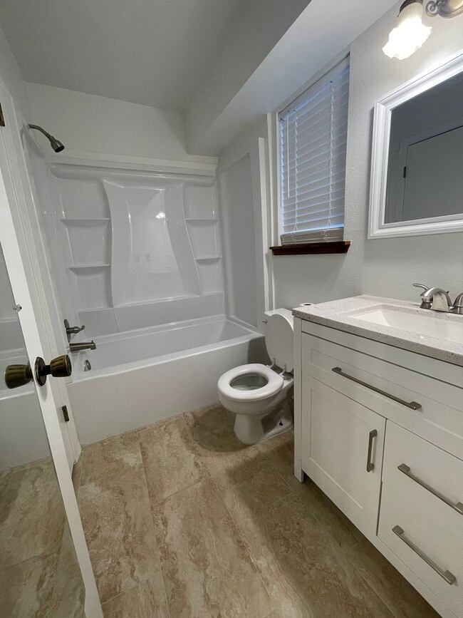 Building Photo - NEW ON MARKET