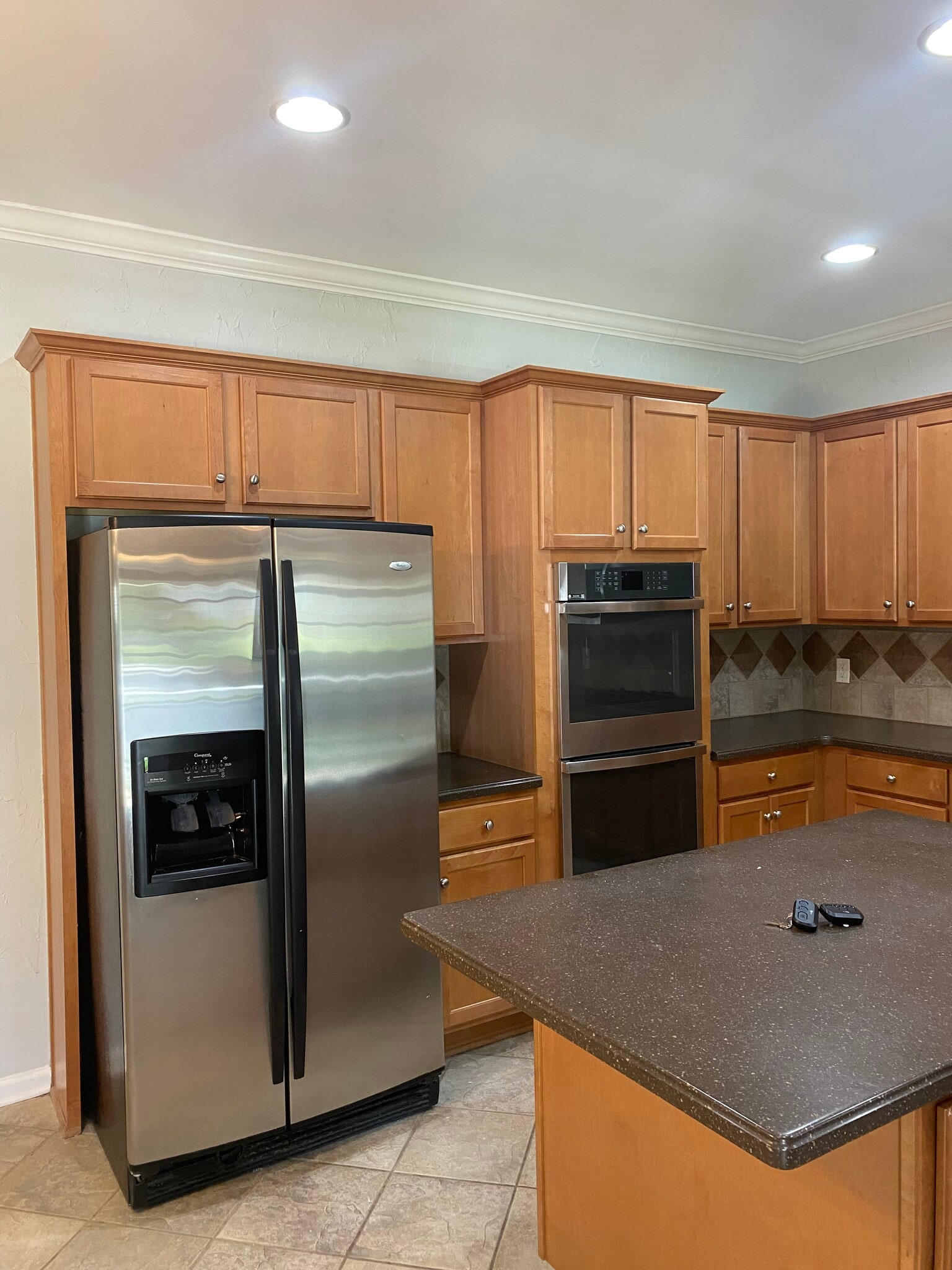 kitchen with center isle - 10102 Glenburn Ln