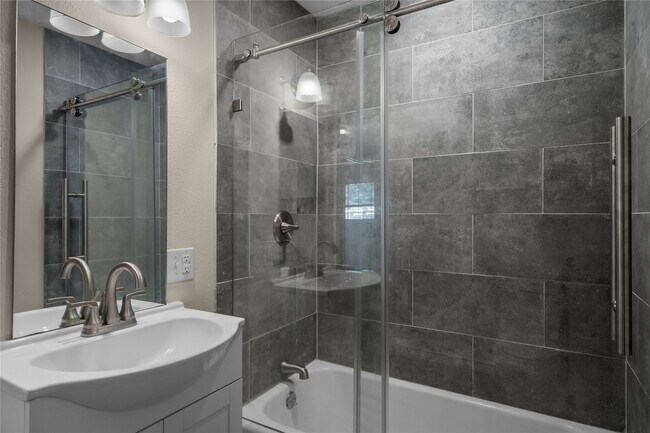 Building Photo - 1909 16th Ave N