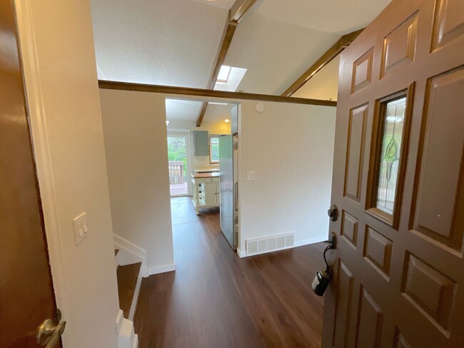 Building Photo - 3 Bedroom Home Available Near Research Pkw...
