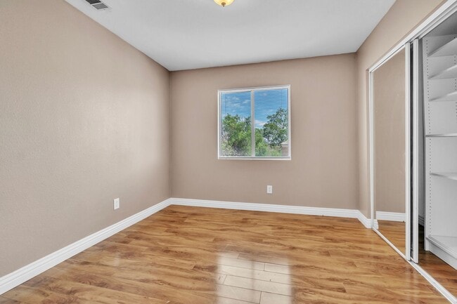 Building Photo - Beautiful 4 bed/ 3 bath home; A must see, ...