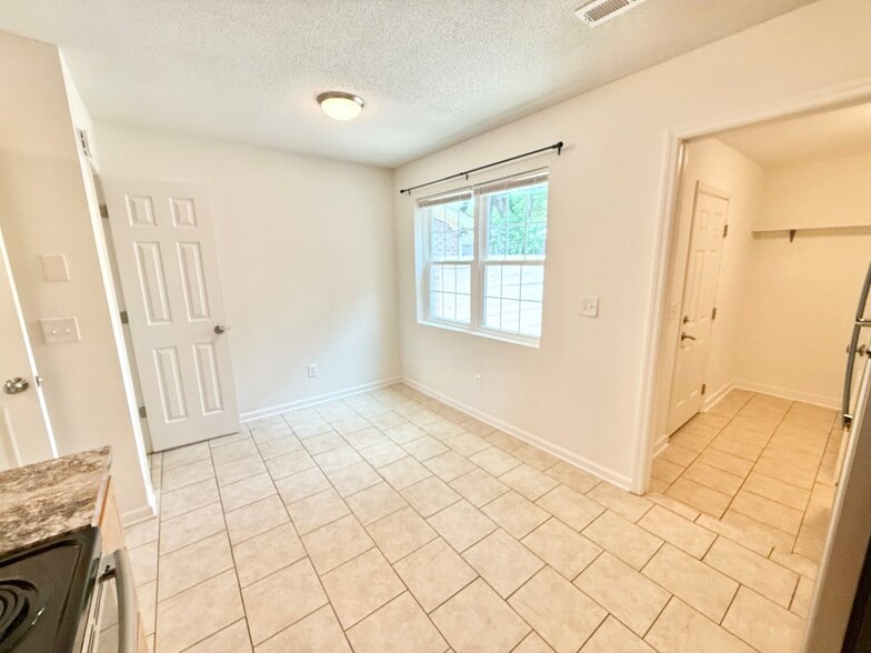 Dining - 274 Fleming Rd