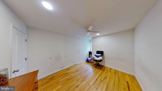 Building Photo - 330 N Preston St