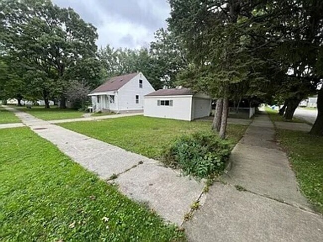 Building Photo - Fully Remodeled 3-Bedroom Home in Dearborn Heights — Great Location, Ready for You