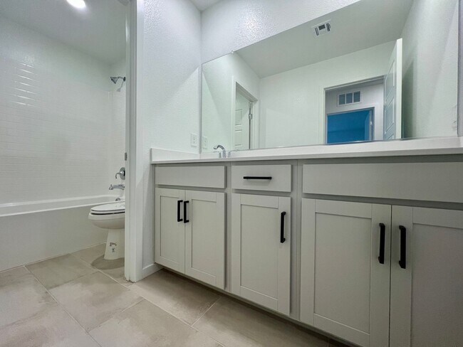 Building Photo - Beautiful Newer 4 Bedroom Home in Cadence with Large Loft