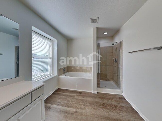 Building Photo - 16843 Blackberry Lily Ln