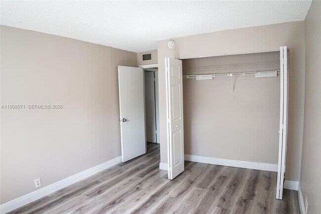 Building Photo - 4280 Woodside Dr