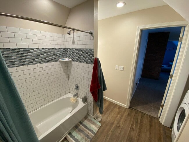 Building Photo - 1104 W Sinto Ave