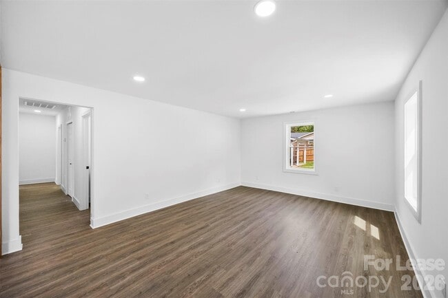 Building Photo - 2942 Reid Ave