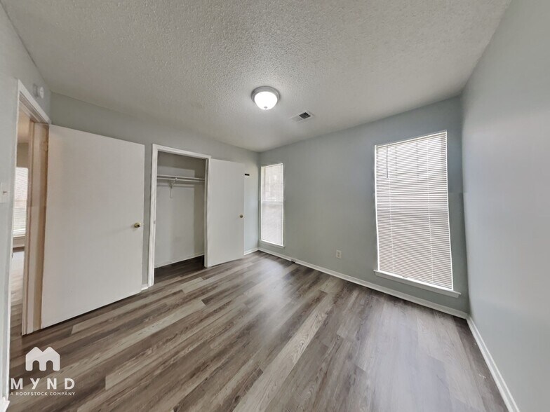 Building Photo - 3355 Carroll Dr