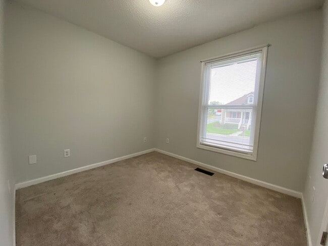 Building Photo - 115 Second St