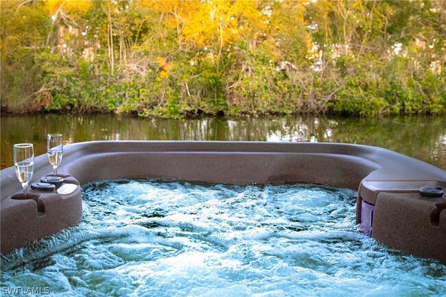 Building Photo - 528 14th St N