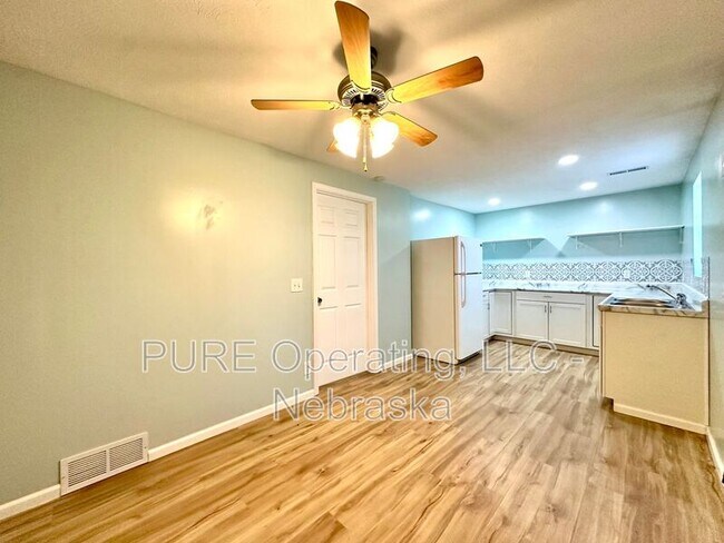 Building Photo - 20215 Pinkney St