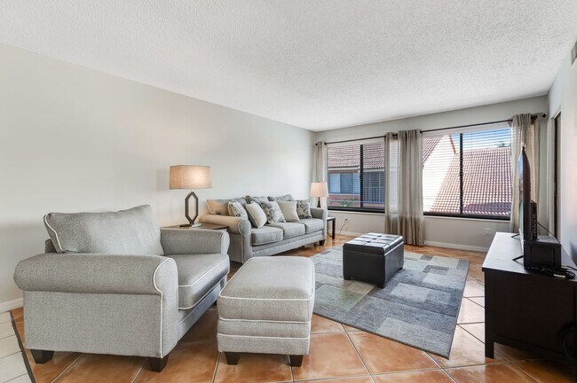 Building Photo - ** PALM RIVER ** 2 BED / 2 BATH - CONDO - NORTH NAPLES - TURNKEY - ANNUAL OR SHORT TERM RENTAL
