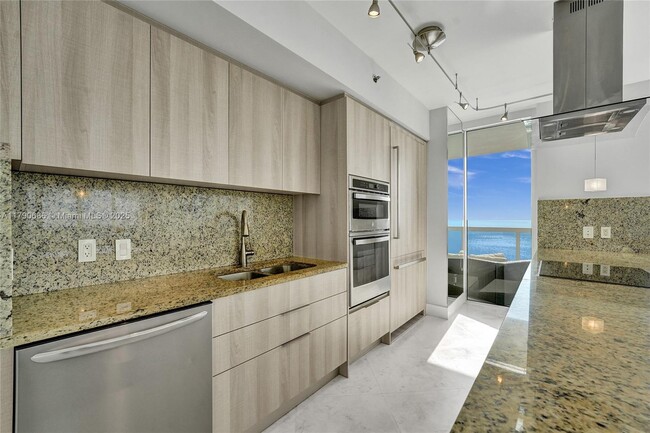 Building Photo - 1830 S Ocean Dr