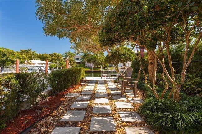 Building Photo - 6831 Sunrise Ct