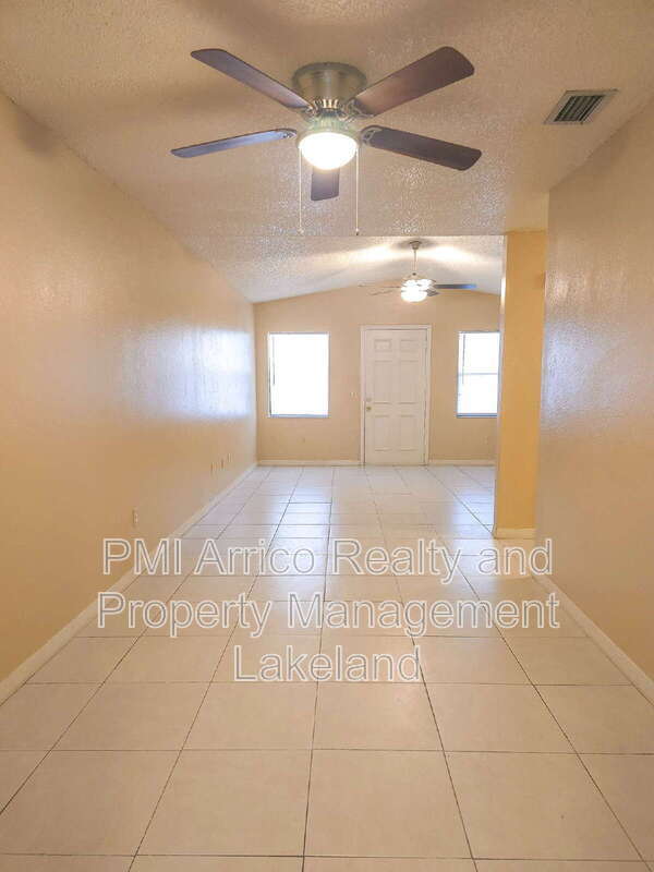 Building Photo - 968 Sunshine Way SW