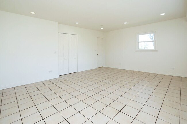 Building Photo - 409 Lexington Dr