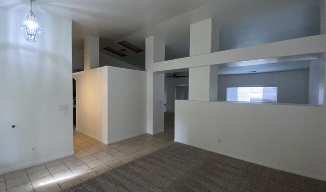 Building Photo - Spacious 4 Bedroom House