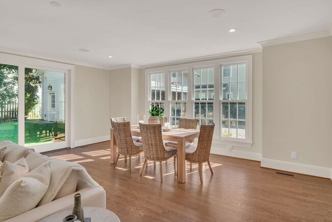 Building Photo - Luxury unfurnished 4BR/4.5BA Tudor in Belle Meade Links.