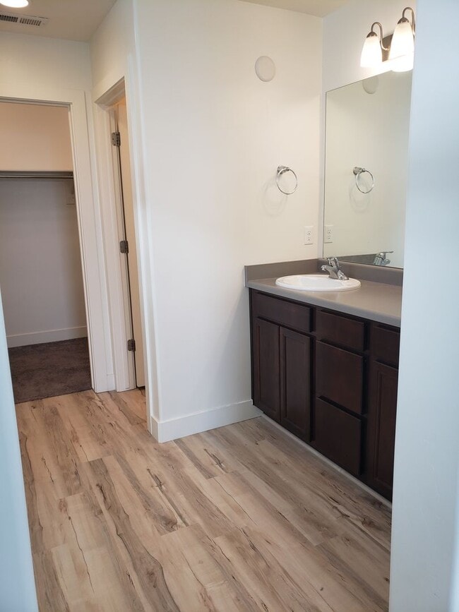 Building Photo - Trails and more at this Harvest Park Home in Mapleton!!