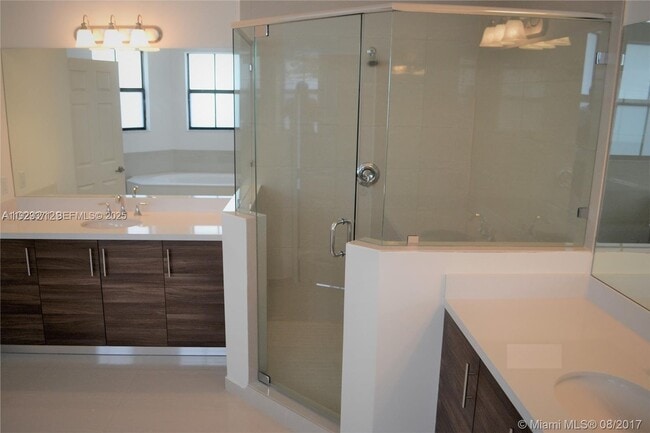 Building Photo - 6930 NW 106th Ave